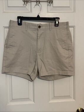 J. Crew Men's Flat Front 5” Shorts - Stone color